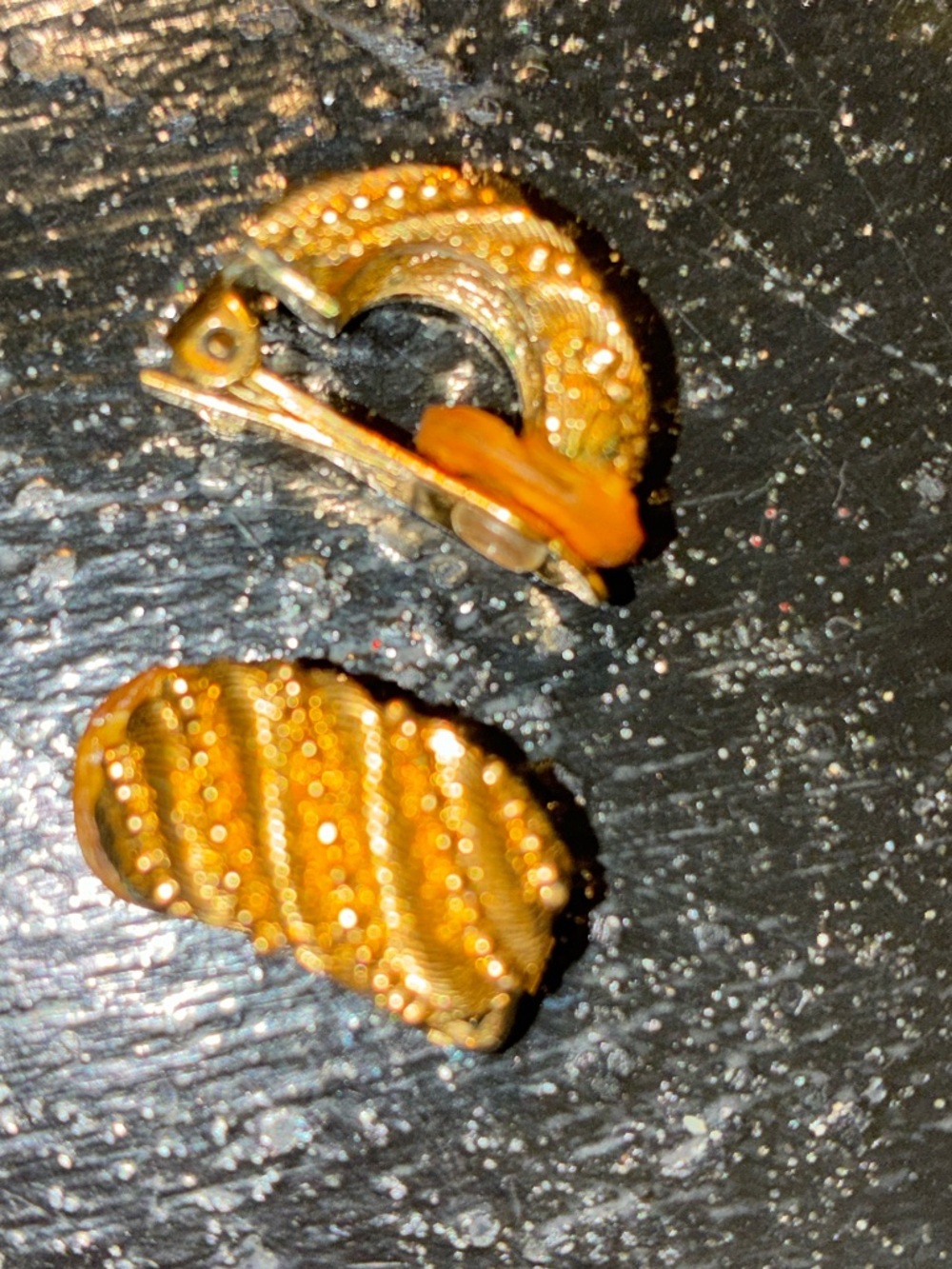 Vintage Christian Dior authentic clip on earrings. Shown as in pictures. - Picture 6 of 6